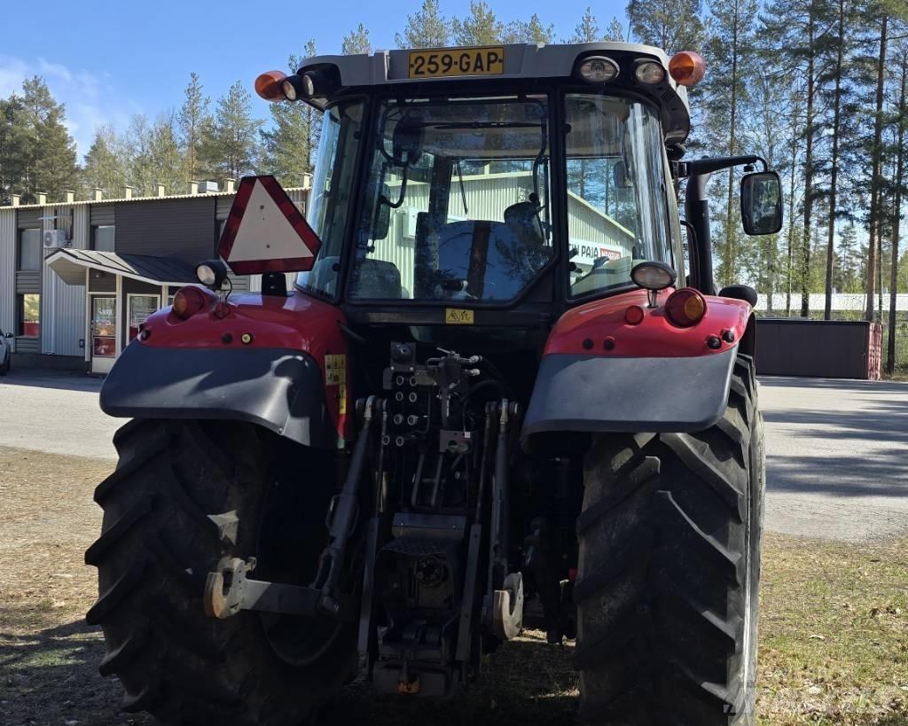 Massey Ferguson 5613 Traktorji