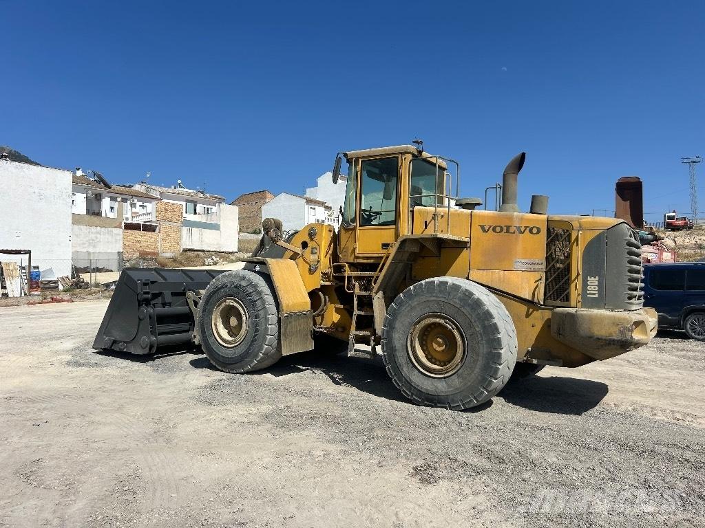 Volvo L 180 E Kolesni nakladalci