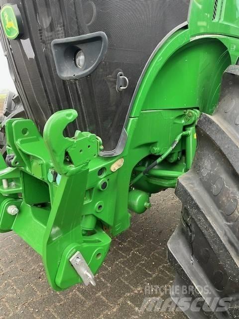 John Deere 7230 R Traktorji