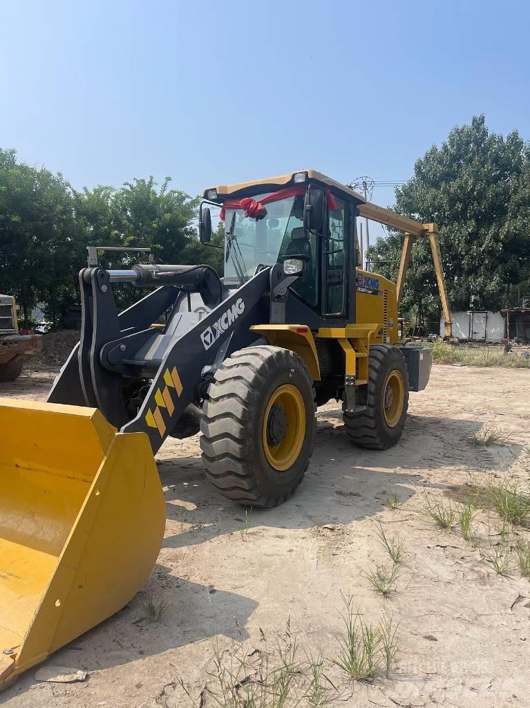 XCMG LW 300 FV Kolesni nakladalci