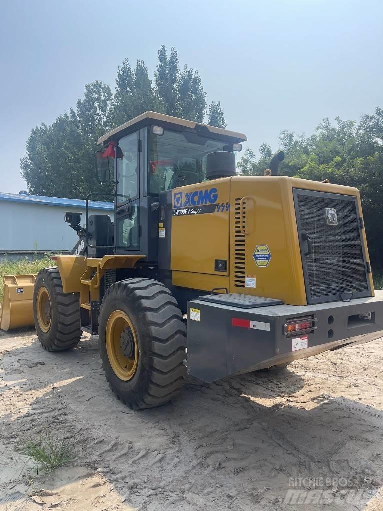 XCMG LW 300 FV Kolesni nakladalci