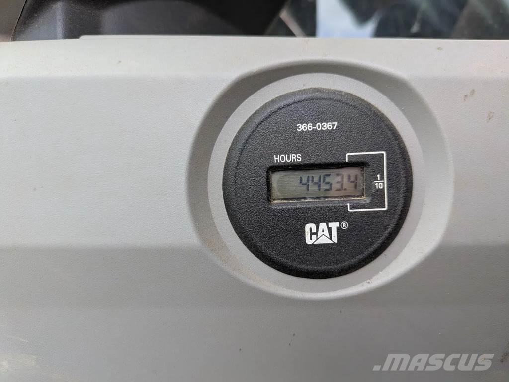 CAT 374F Bagri goseničarji