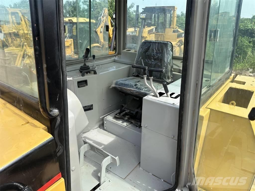 CAT D 6 G Buldožerji goseničarji