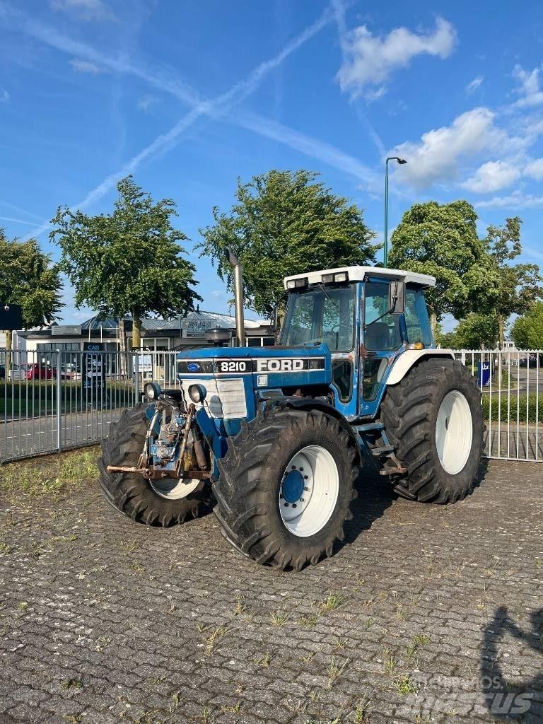 Ford 8210 III Traktorji
