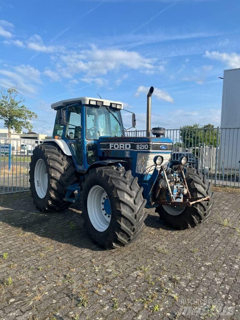 Ford 8210 III Traktorji