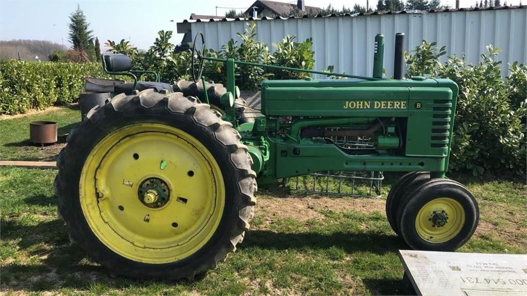 John Deere Model B Traktorji