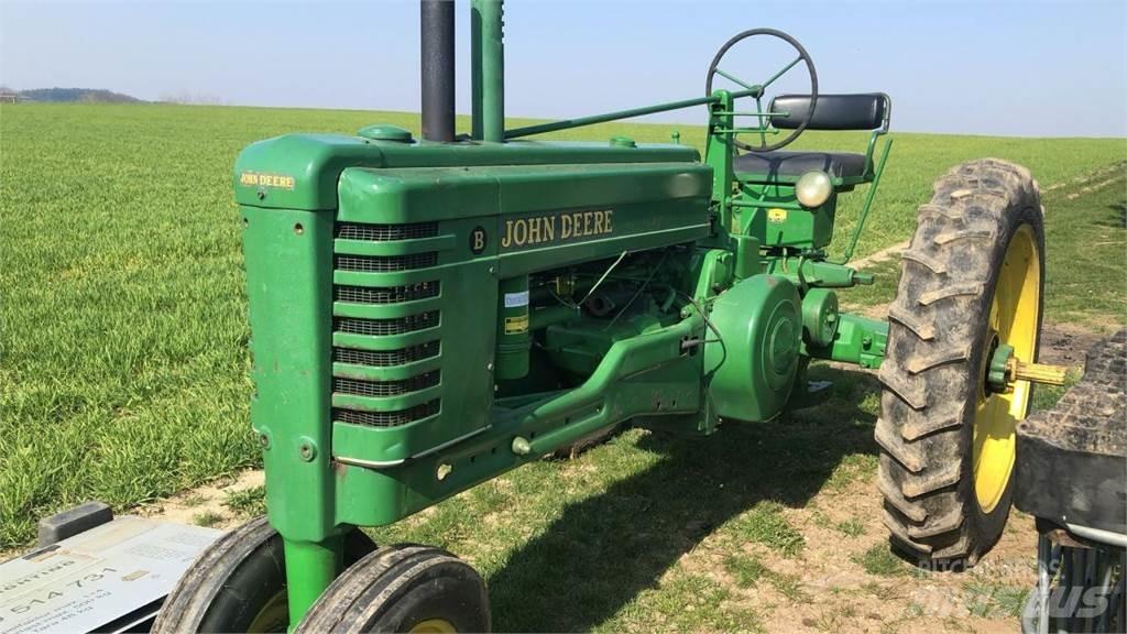 John Deere Model B Traktorji