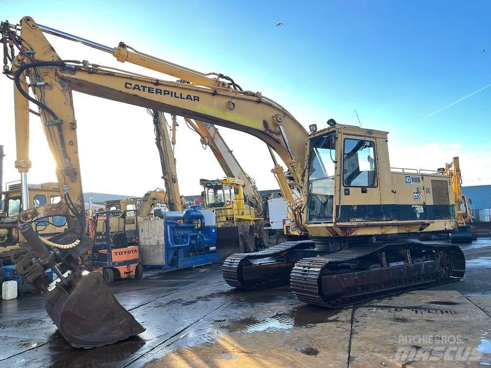 CAT 225 Bagri goseničarji