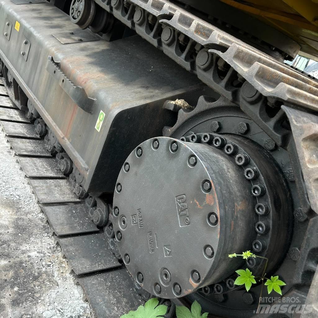 CAT 330D2 Bagri goseničarji