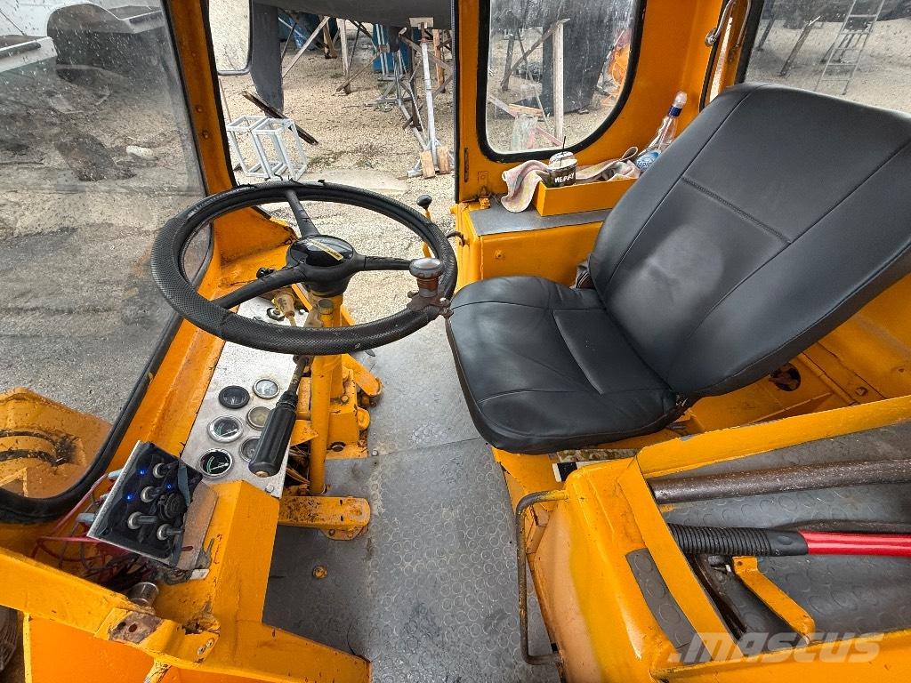 CAT 920 Kolesni nakladalci