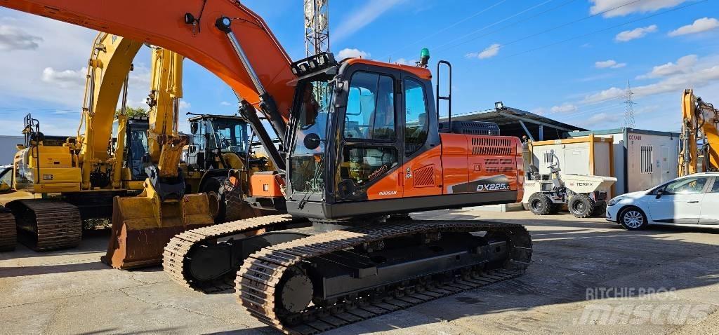 Doosan DX 225 Bagri goseničarji