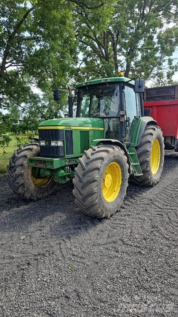 John Deere 6910 Traktorji