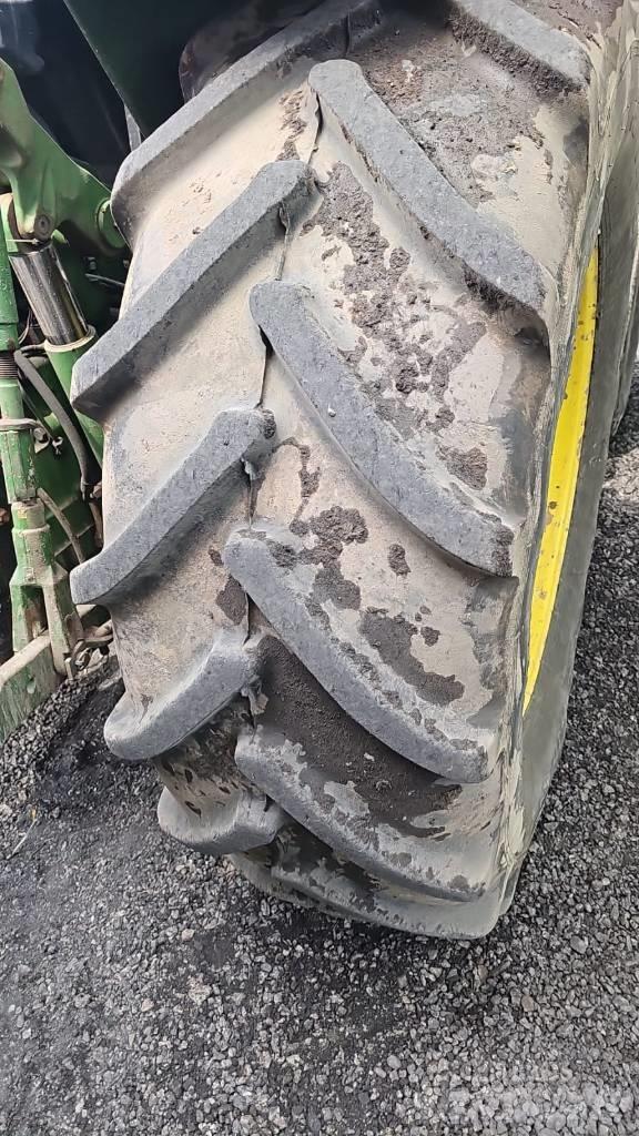 John Deere 6910 Traktorji