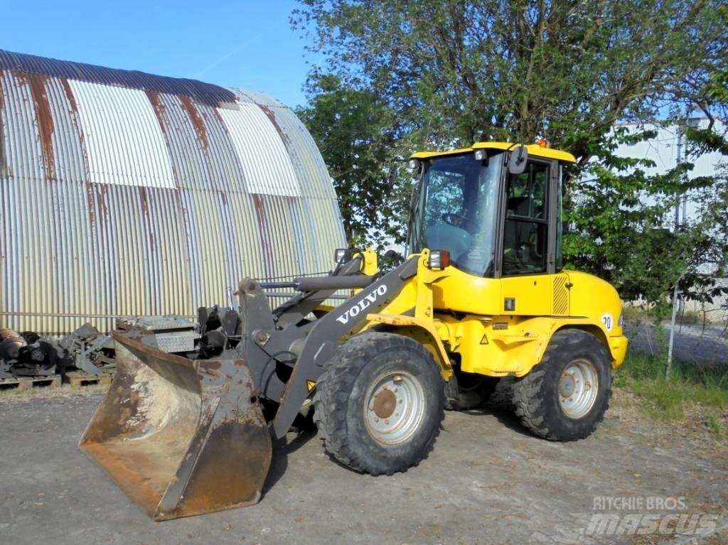 Volvo L 30 B-Z/X Kolesni nakladalci
