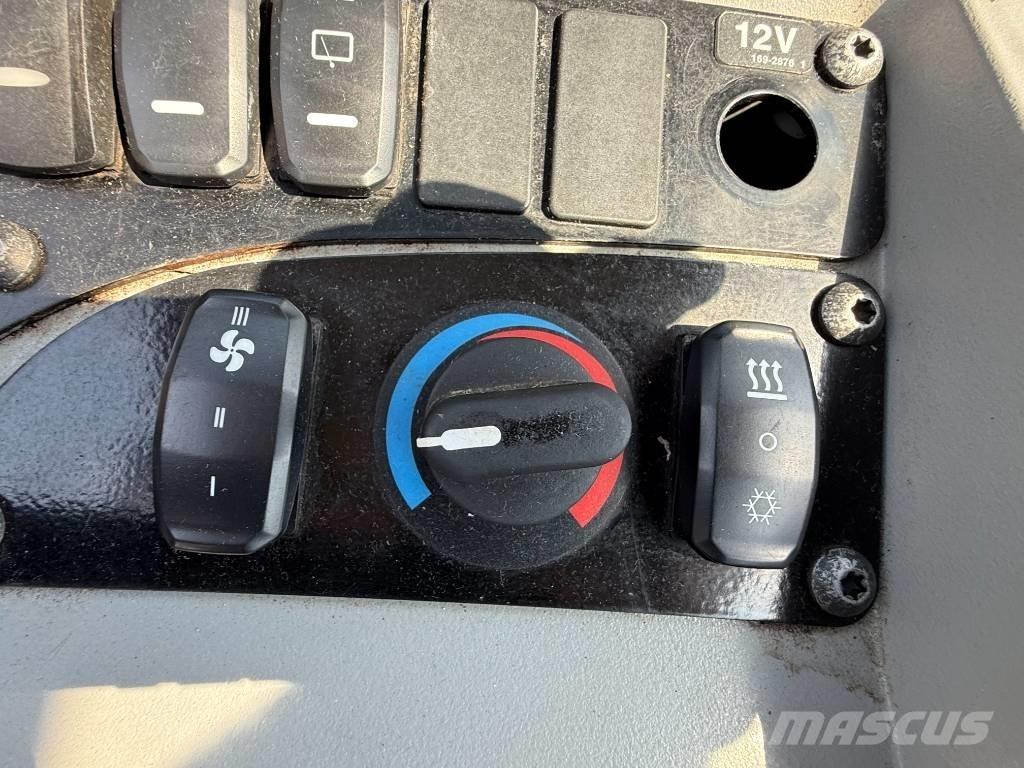 CAT 908 Kolesni nakladalci