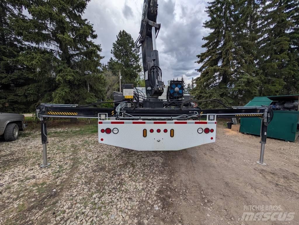 International 7500 Tovornjaki z žerjavom