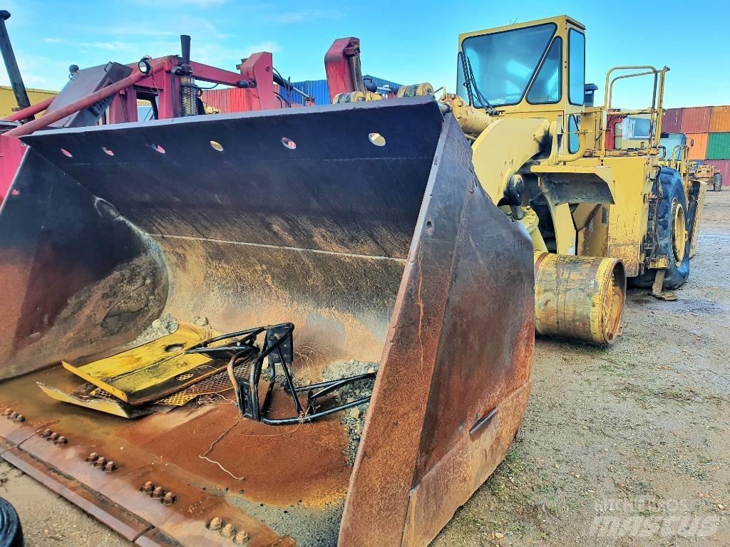CAT 988 F II Kolesni nakladalci