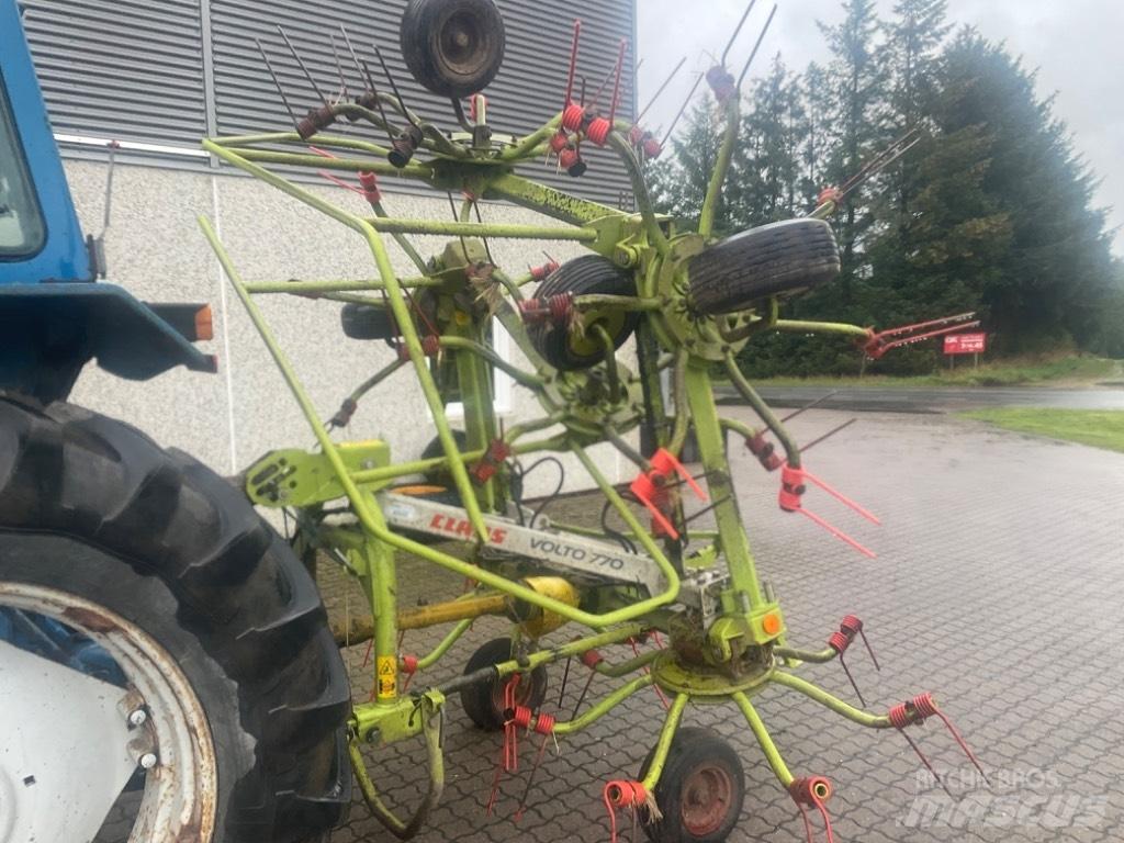 CLAAS Volto 770 Obračalniki in zgrabljalniki