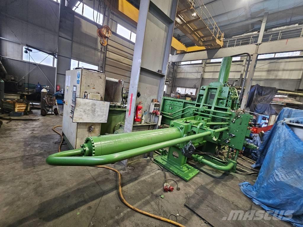  Henschel 30 x 30 Industrijske balirke