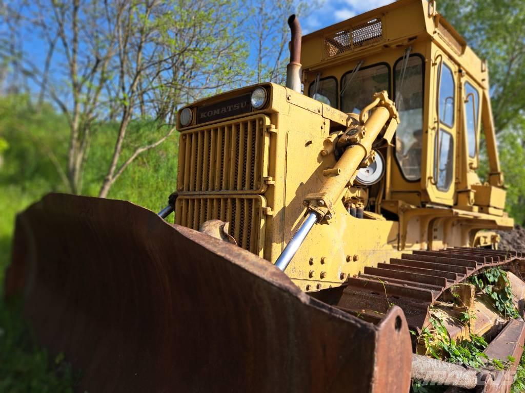 Komatsu D85A Buldožerji goseničarji
