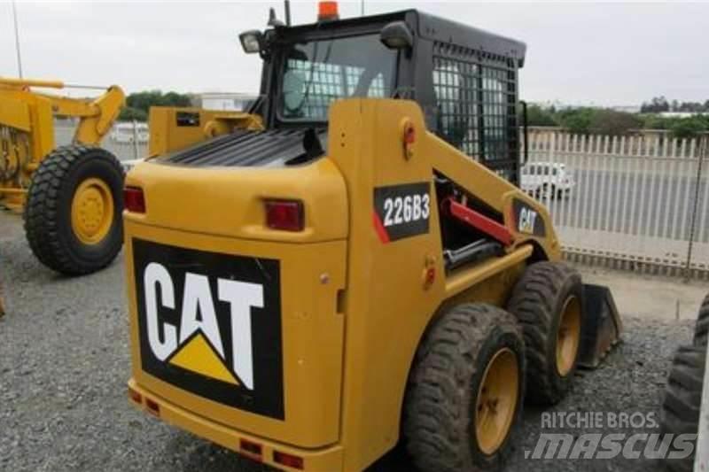 CAT 226B3 Drugi tovornjaki