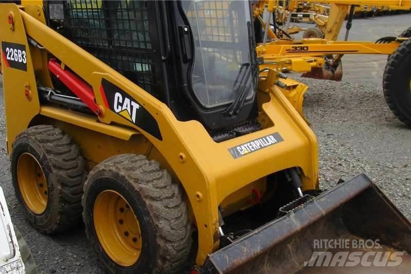 CAT 226B3 Drugi tovornjaki