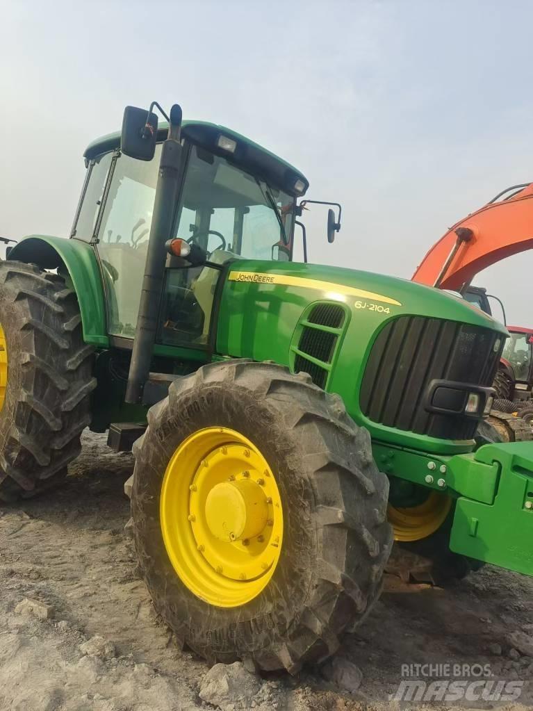 John Deere 6J-2104 Traktorji