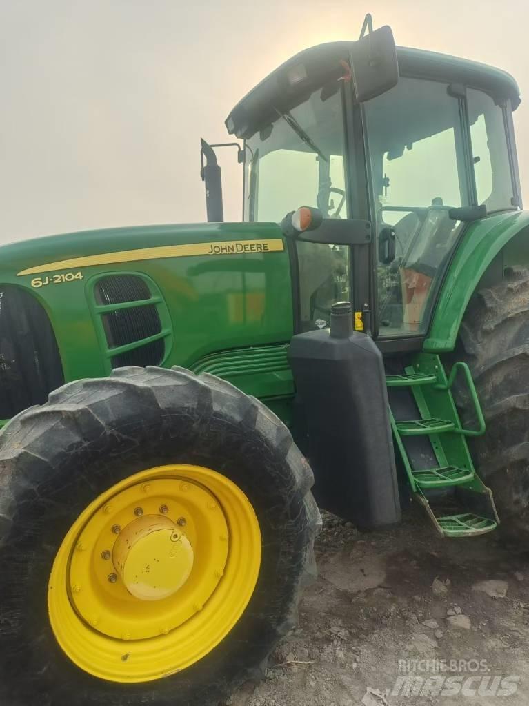 John Deere 6J-2104 Traktorji