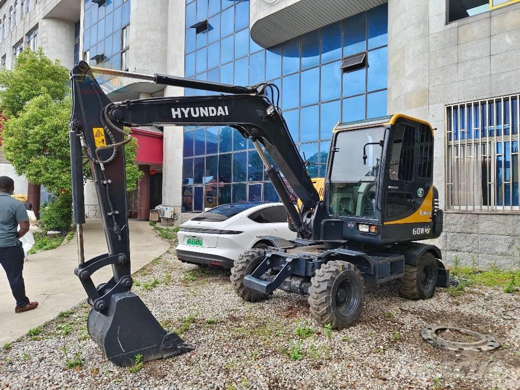 CAT R60W Bagri na kolesih