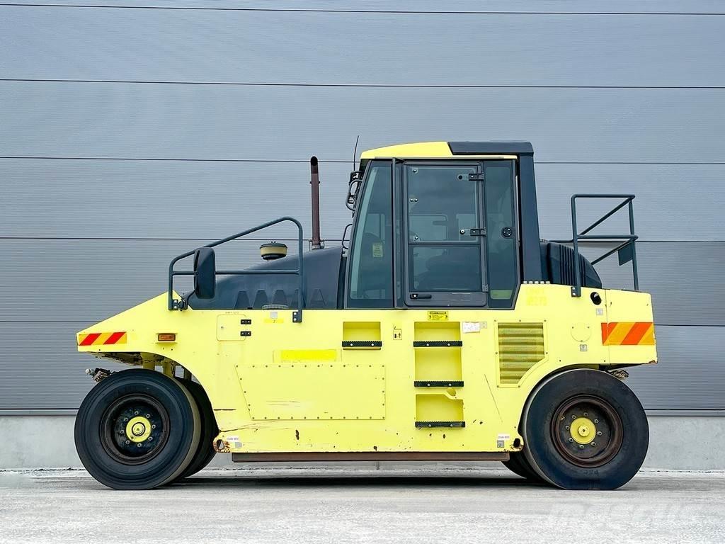 Ammann AP 240 Kolesni valjarji s pnevmatikami