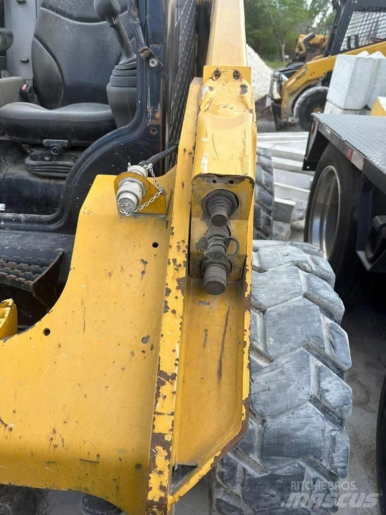 CAT 262 D Skid steer mini nakladalci