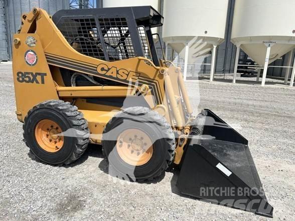 CASE 85XT Skid steer mini nakladalci
