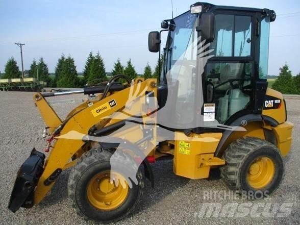 CAT 903D Kolesni nakladalci