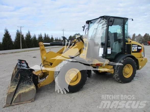 CAT 906M Kolesni nakladalci