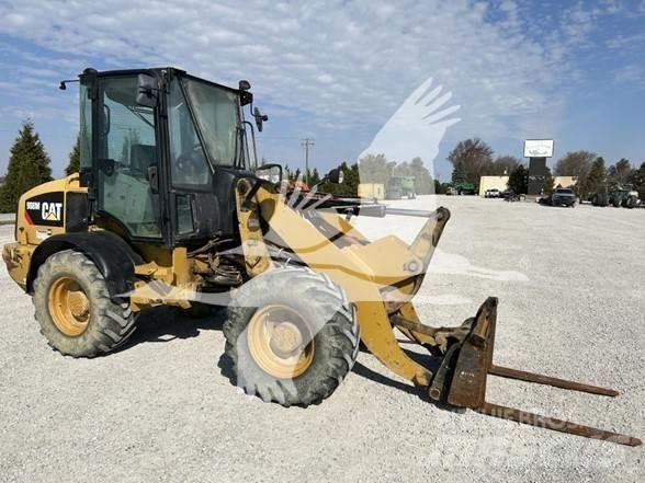 CAT 908M Kolesni nakladalci