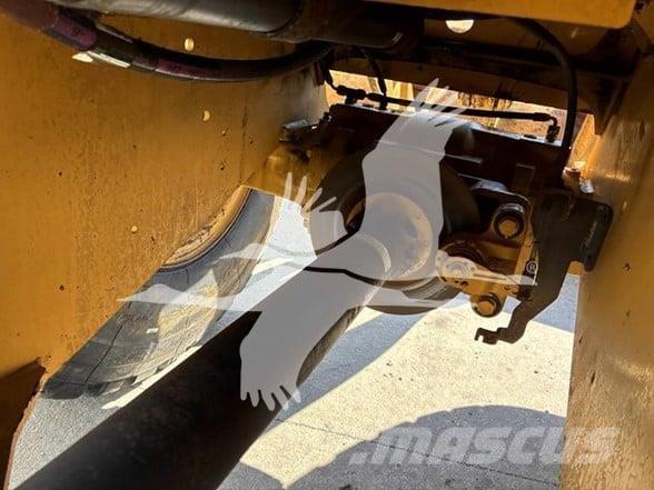CAT 920 Kolesni nakladalci
