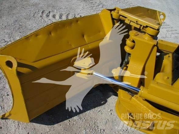 CAT D3G XL Buldožerji goseničarji