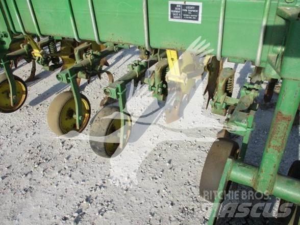 John Deere 85 Medvrstni kultivatorji