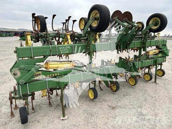 John Deere 85 Medvrstni kultivatorji