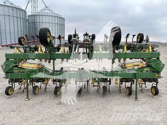 John Deere 85 Medvrstni kultivatorji