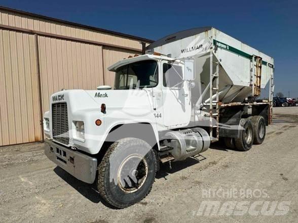 Mack R686ST Gradbeništvo - drugo