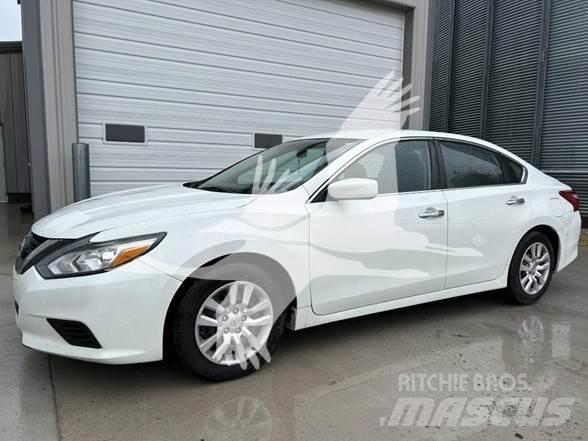 Nissan ALTIMA Avtomobili
