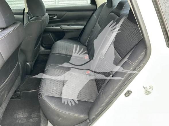 Nissan ALTIMA Avtomobili