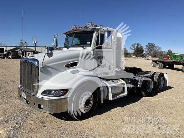 Peterbilt 384 Vlačilci