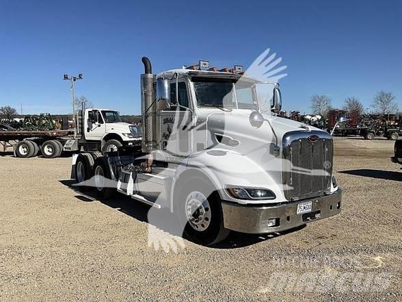 Peterbilt 384 Vlačilci
