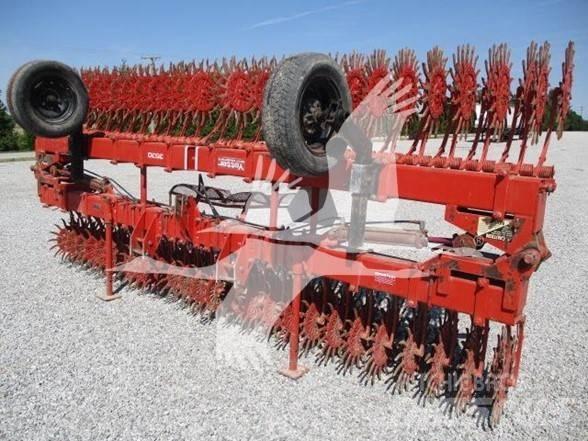 YETTER 3530 Ostali priključki in naprave za pripravo tal