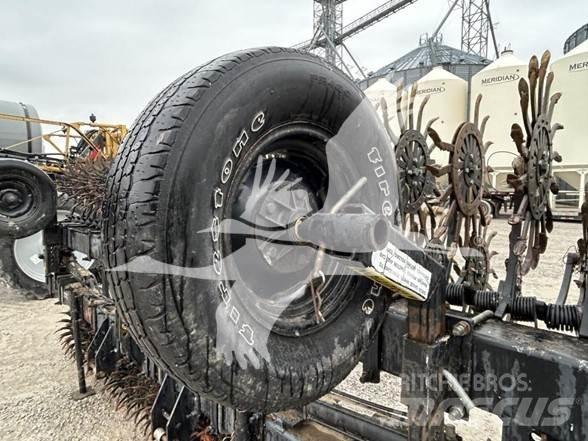 YETTER 3530 Ostali priključki in naprave za pripravo tal