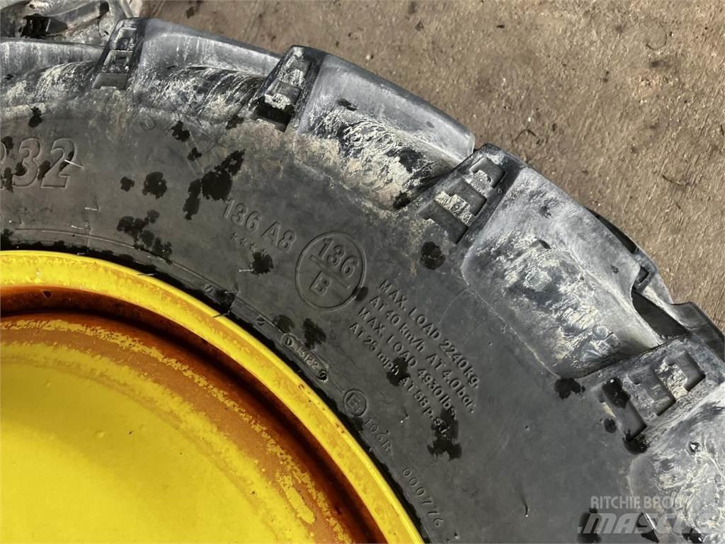 BKT 270/95R32 Gume, kolesa in platišča