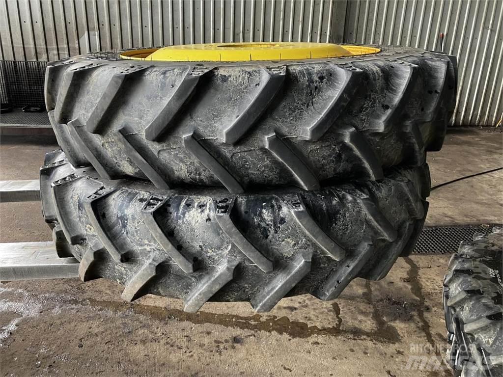BKT 270/95R32 Gume, kolesa in platišča