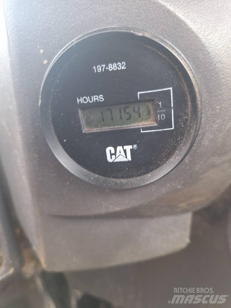 CAT IT 14 G Kolesni nakladalci
